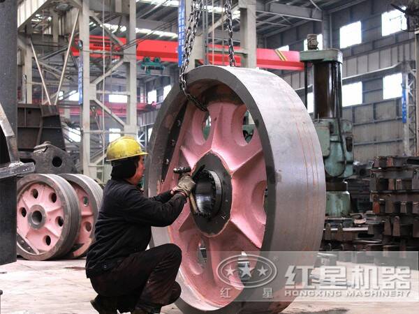 花崗巖鄂破機細致的做工 花崗巖鄂破機細致的做工