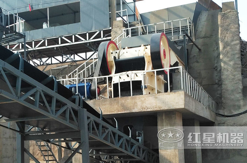 花崗巖破碎生產(chǎn)線:一段顎破機 花崗巖破碎生產(chǎn)線:一段顎破機