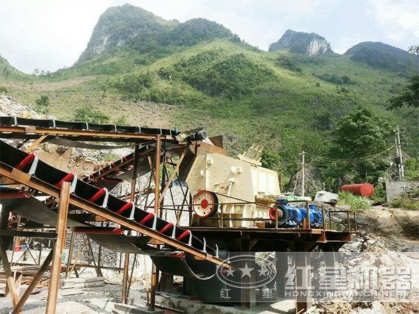 鵝卵石制砂/沙生產(chǎn)線現(xiàn)場1 鵝卵石制砂/沙生產(chǎn)線現(xiàn)場1