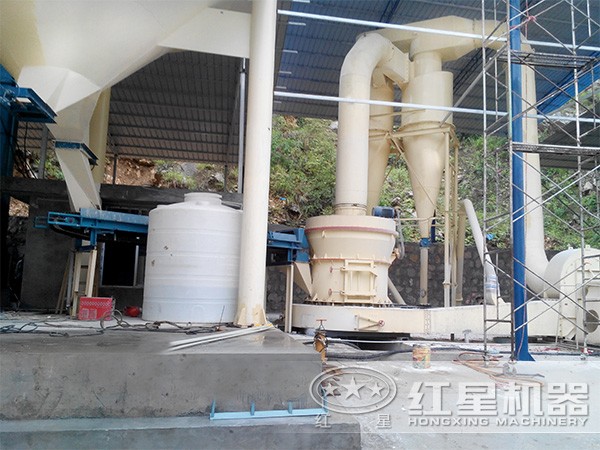 擺式磨粉機(jī)客戶現(xiàn)場(chǎng) 擺式磨粉機(jī)客戶現(xiàn)場(chǎng)