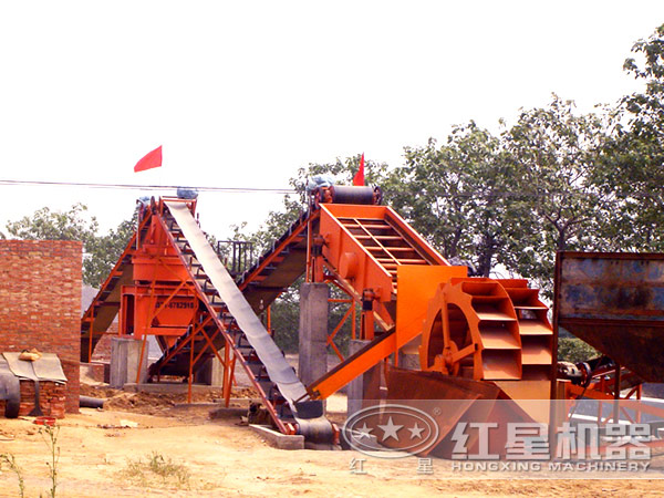 水輪式洗砂機工作現場 水輪式洗砂機工作現場