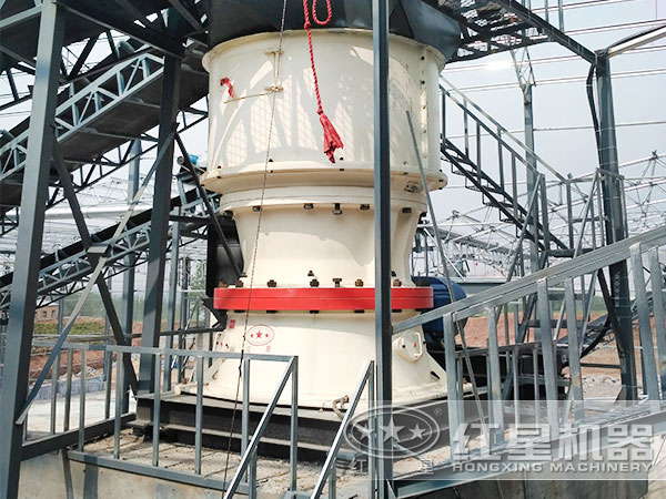 鐵礦石破碎現(xiàn)場(chǎng) 鐵礦石破碎現(xiàn)場(chǎng)