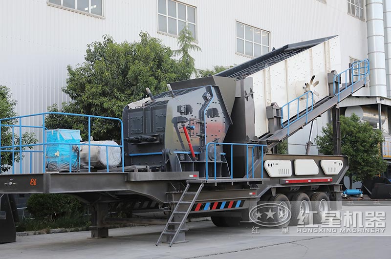 礦山移動磕石機(jī)(配反擊破) 礦山移動磕石機(jī)(配反擊破)