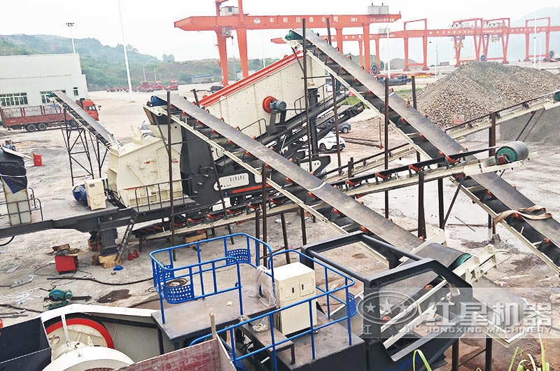 環(huán)保效能高的礦山移動磕石機(jī)現(xiàn)場 環(huán)保效能高的礦山移動磕石機(jī)現(xiàn)場