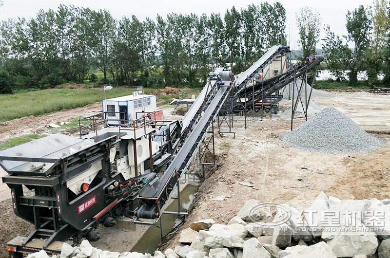 多臺聯(lián)機(jī)作業(yè)的流動打石頭機(jī) 多臺聯(lián)機(jī)作業(yè)的流動打石頭機(jī)