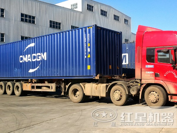 車載移動磕石機發(fā)貨現場 車載移動磕石機發(fā)貨現場