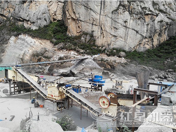 綠色環(huán)保的時(shí)產(chǎn)300噸的青石打砂機(jī)現(xiàn)場(chǎng) 綠色環(huán)保的時(shí)產(chǎn)300噸的青石打砂機(jī)現(xiàn)場(chǎng)