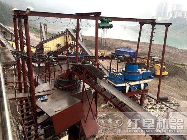 河卵石制砂生產(chǎn)線工作現(xiàn)場(chǎng) 河卵石制砂生產(chǎn)線工作現(xiàn)場(chǎng)