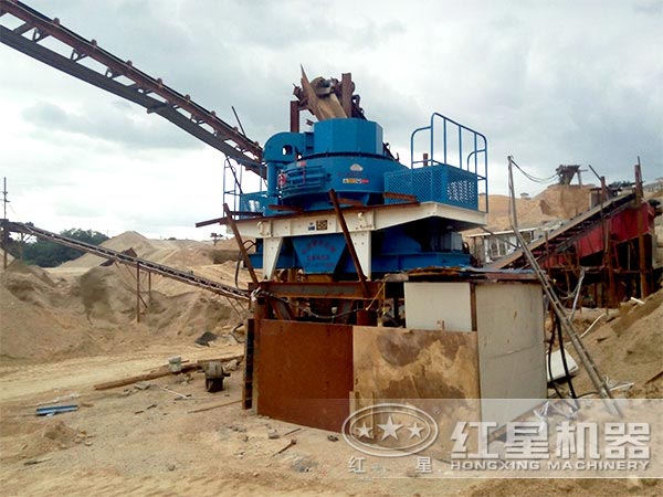 鋁礬土制砂機(jī)工作現(xiàn)場 鋁礬土制砂機(jī)工作現(xiàn)場
