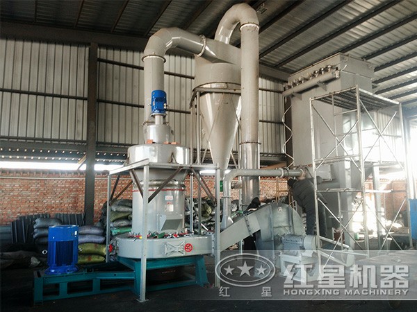 珍珠巖雷蒙磨粉機(jī)加工車(chē)間 珍珠巖雷蒙磨粉機(jī)加工車(chē)間