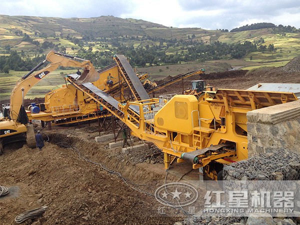 流動性的石灰石破碎現(xiàn)場 流動性的石灰石破碎現(xiàn)場