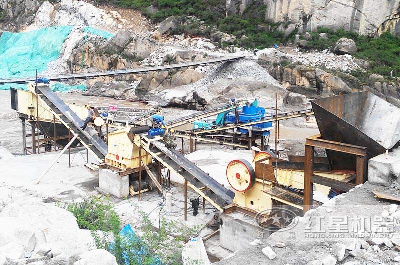 整套時產300-500t的石英砂制砂生產線現場 整套時產300-500t的石英砂制砂生產線現場