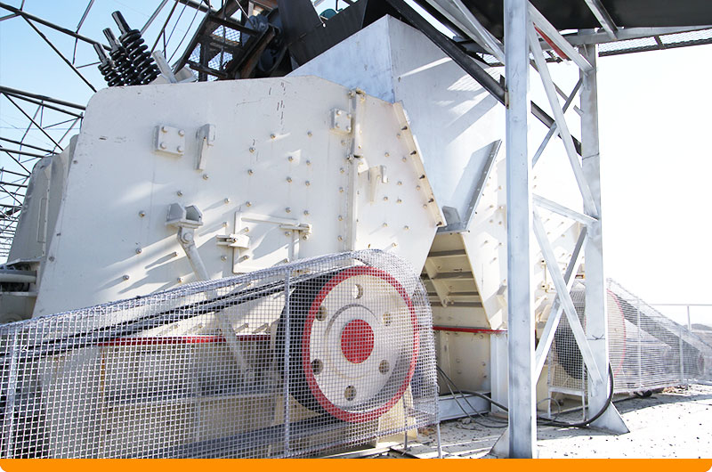 河北某石灰石破碎現(xiàn)場(chǎng):反擊式破碎機(jī) 河北某石灰石破碎現(xiàn)場(chǎng):反擊式破碎機(jī)