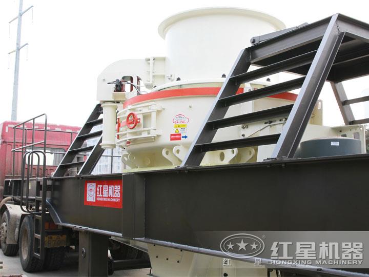 HVI沖擊式移動破碎站，產量70-585t/h，稀油自潤滑