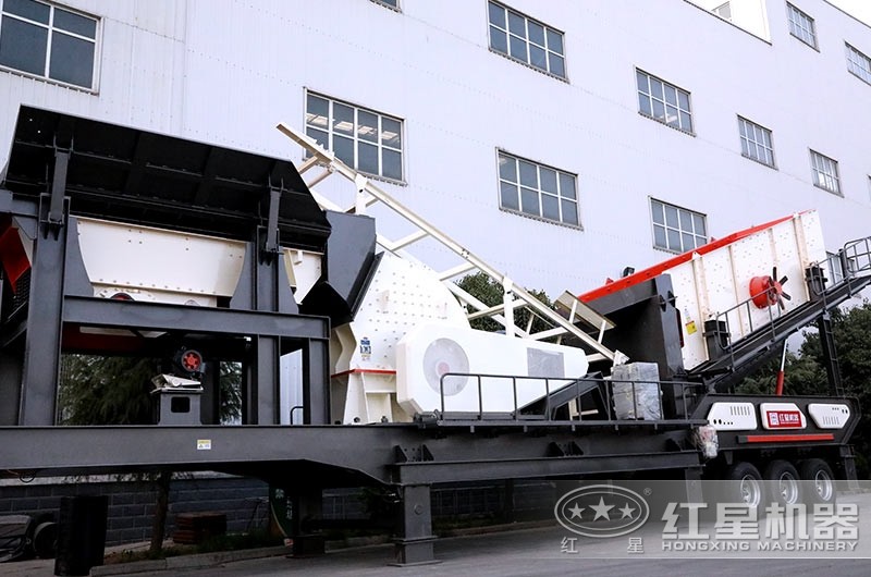 可流動的全自動錘式粉碎機配振動篩，實現(xiàn)一次成型，篩分多種規(guī)格