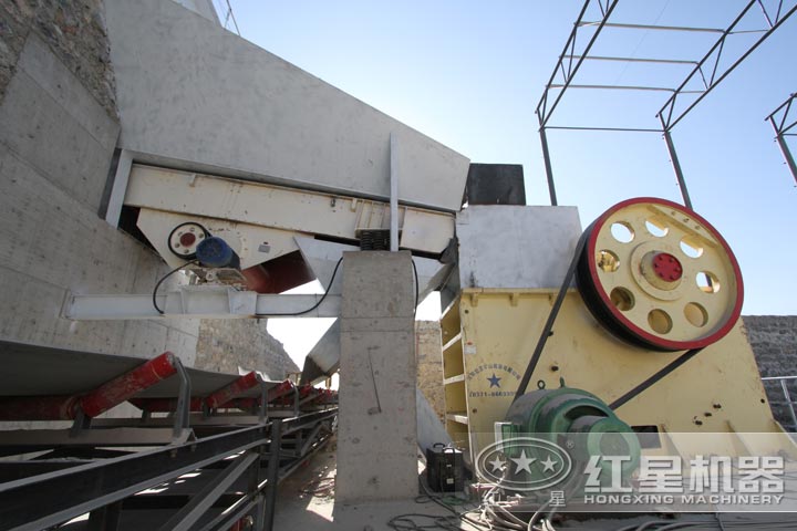 75粗顎破機(jī)在工作現(xiàn)場 75粗顎破機(jī)在工作現(xiàn)場