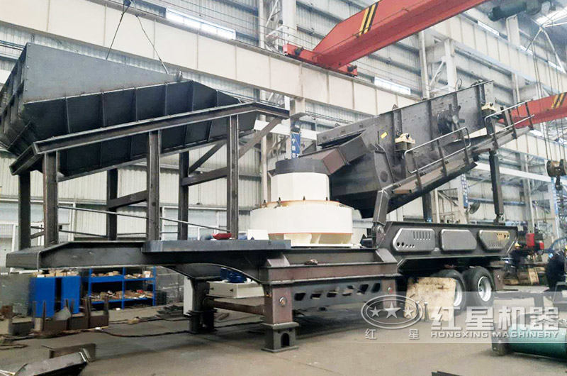 制砂移動(dòng)破碎機(jī)出料粒度可達(dá)0-5mm,級(jí)配合理