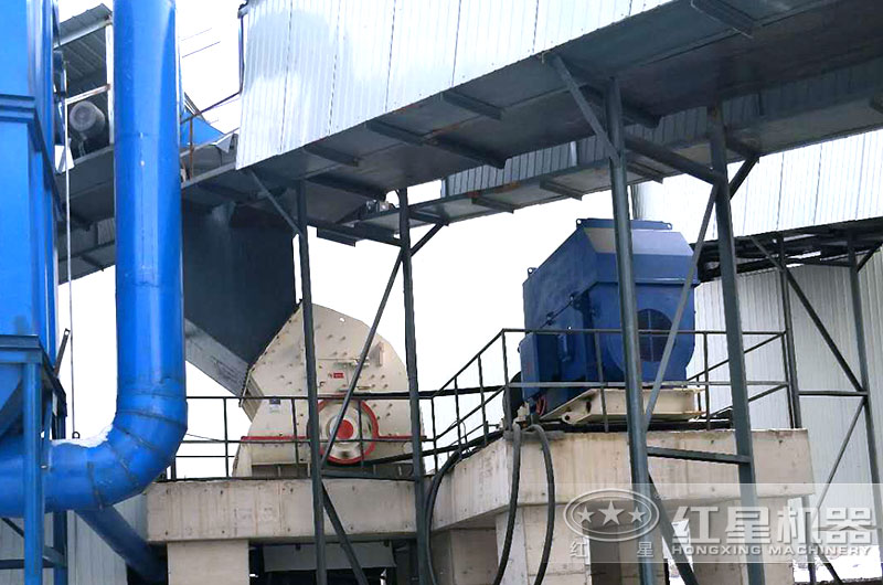 煤矸石固定制砂現場(重錘破) 煤矸石固定制砂現場(重錘破)