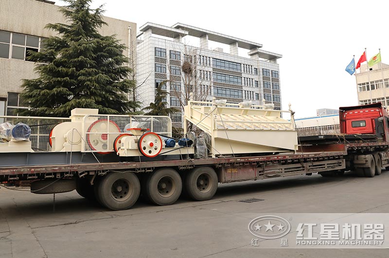 小型對(duì)輥制砂機(jī)發(fā)往陜西 小型對(duì)輥制砂機(jī)發(fā)往陜西