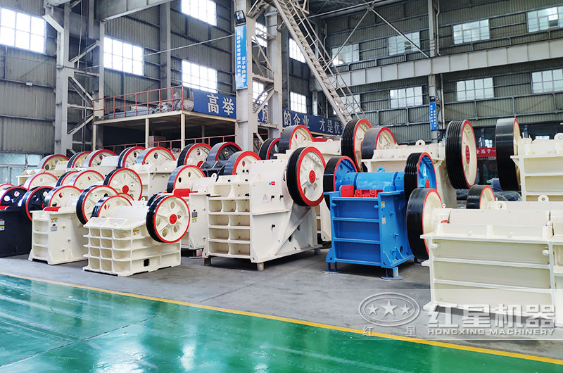 鄂式破碎機實拍,粗碎力度強 鄂式破碎機實拍,粗碎力度強