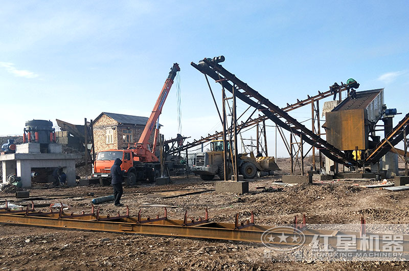 四川宜賓50萬(wàn)方卵石制砂生產(chǎn)線安裝現(xiàn)場(chǎng) 四川宜賓50萬(wàn)方卵石制砂生產(chǎn)線安裝現(xiàn)場(chǎng)