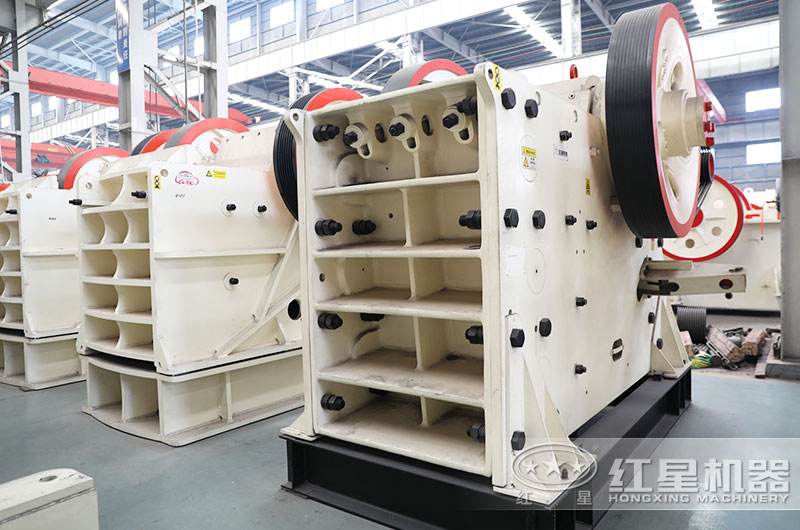 顎式磚頭粉碎機(jī)圖片 顎式磚頭粉碎機(jī)圖片