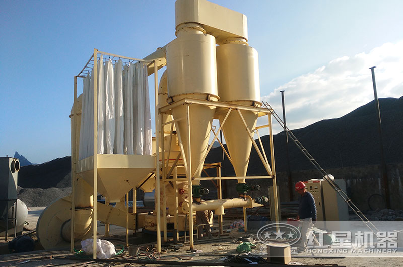 小型超細粉磨機生產(chǎn)現(xiàn)場圖片 小型超細粉磨機生產(chǎn)現(xiàn)場圖片