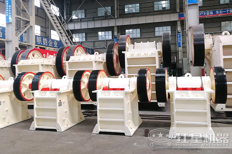 小型鄂式粉碎機(jī)圖片 小型鄂式粉碎機(jī)圖片