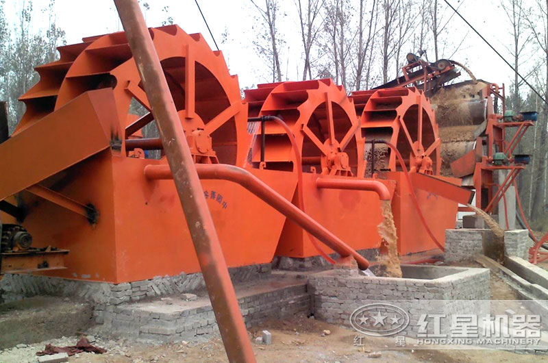 時產300噸洗沙機工作現(xiàn)場 時產300噸洗沙機工作現(xiàn)場