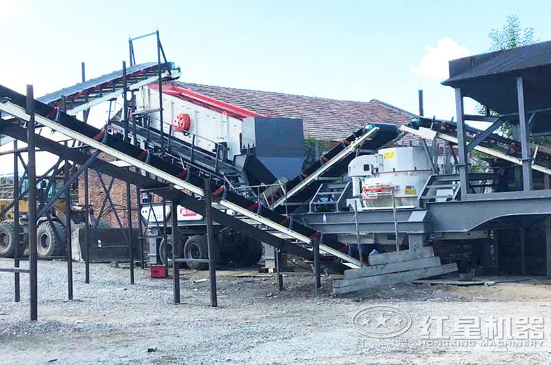 移動(dòng)打沙制砂一體機(jī)作業(yè)現(xiàn)場圖 移動(dòng)打沙制砂一體機(jī)作業(yè)現(xiàn)場圖