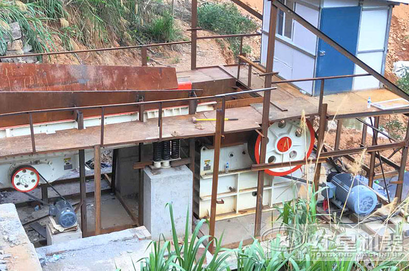 河南客戶小型鄂式破碎機生產現場 河南客戶小型鄂式破碎機生產現場