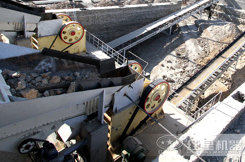 大型花崗巖加工生產(chǎn)現(xiàn)場 大型花崗巖加工生產(chǎn)現(xiàn)場