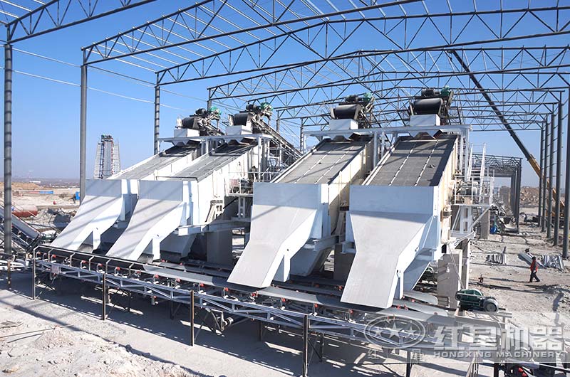 砂石料生產(chǎn)現(xiàn)場(chǎng)-振動(dòng)篩 砂石料生產(chǎn)現(xiàn)場(chǎng)-振動(dòng)篩