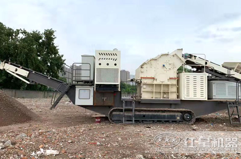 履帶式小型流動打沙機一體機工作現場 履帶式小型流動打沙機一體機工作現場