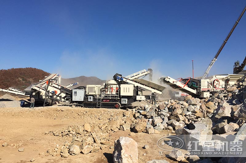 履帶式移動碎石機工作現(xiàn)場圖片 履帶式移動碎石機工作現(xiàn)場圖片