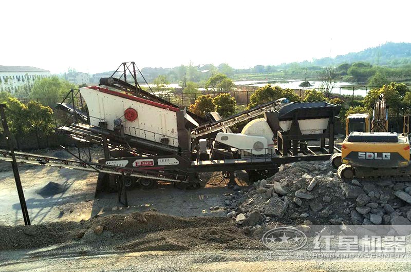 移動式建筑垃圾破碎機(jī)工作現(xiàn)場圖片 移動式建筑垃圾破碎機(jī)工作現(xiàn)場圖片