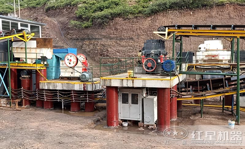 全自動制砂機(jī)設(shè)備現(xiàn)場 全自動制砂機(jī)設(shè)備現(xiàn)場