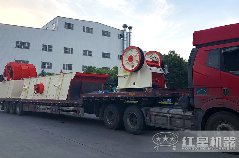 毛石破碎機(jī)設(shè)備發(fā)貨 毛石破碎機(jī)設(shè)備發(fā)貨