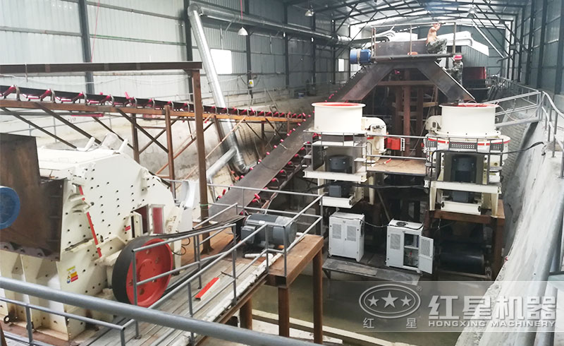 河卵石加工現(xiàn)場 河卵石加工現(xiàn)場