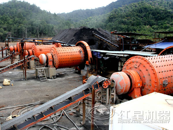 球磨機工作現(xiàn)場圖片 球磨機工作現(xiàn)場圖片