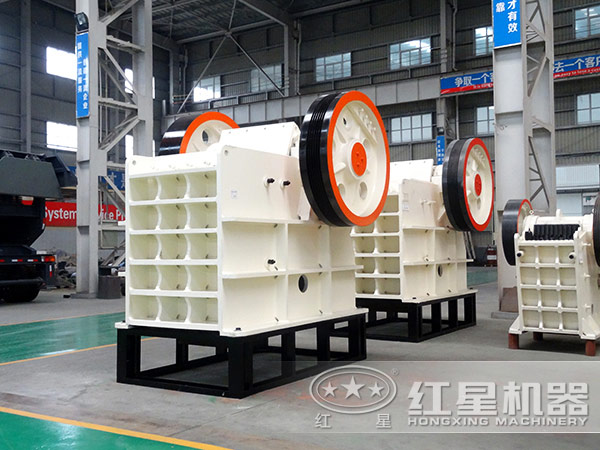 硼礦破碎機(jī)廠區(qū)實拍 硼礦破碎機(jī)廠區(qū)實拍