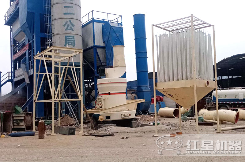 立式磨粉機(jī)加工現(xiàn)場 立式磨粉機(jī)加工現(xiàn)場