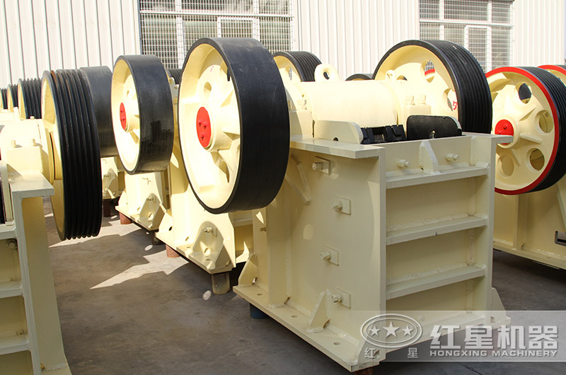 紅星顎式破碎機(jī)實(shí)拍圖 紅星顎式破碎機(jī)實(shí)拍圖