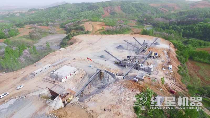 桐柏某礦山切(碎)機(jī)生產(chǎn)線現(xiàn)場(chǎng) 桐柏某礦山切(碎)機(jī)生產(chǎn)線現(xiàn)場(chǎng)