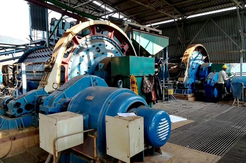 183球磨機作業(yè)現(xiàn)場 183球磨機作業(yè)現(xiàn)場