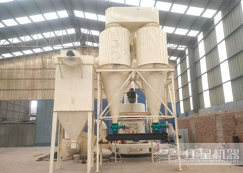 石料磨粉機(jī)現(xiàn)場圖 石料磨粉機(jī)現(xiàn)場圖