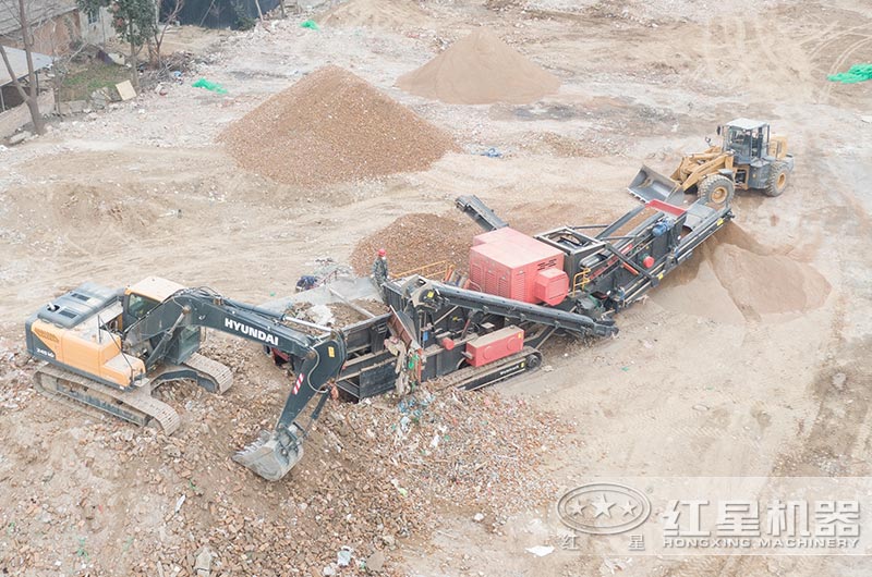 移動破碎站建筑垃圾破碎現(xiàn)場 移動破碎站建筑垃圾破碎現(xiàn)場