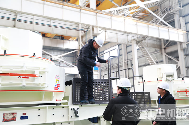 客戶來(lái)廠考察立軸沖擊式制砂機(jī) 客戶來(lái)廠考察立軸沖擊式制砂機(jī)