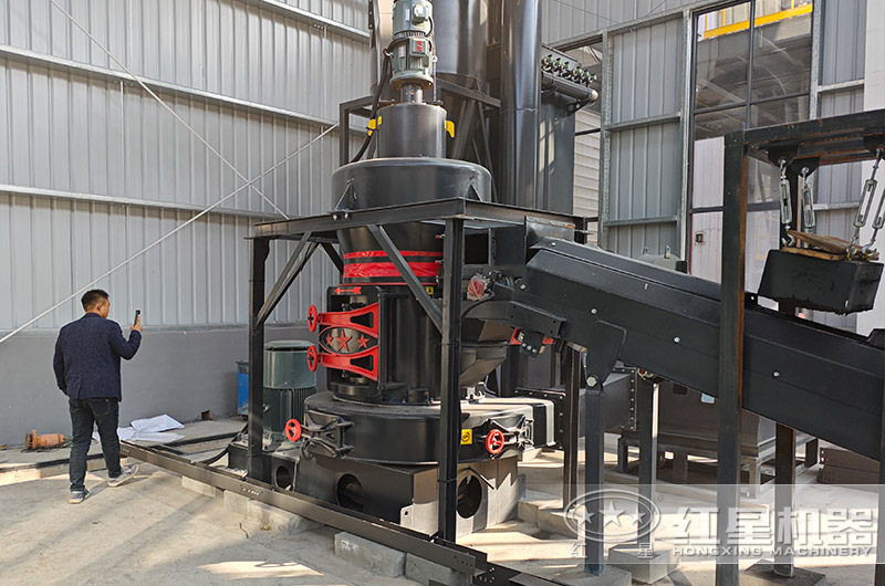 雷蒙磨粉機(jī)制粉現(xiàn)場實拍